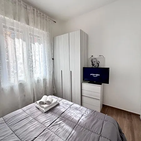 Bilocale In Bande Nere-Metro Rossa Duomo Apartment Milan Exterior photo