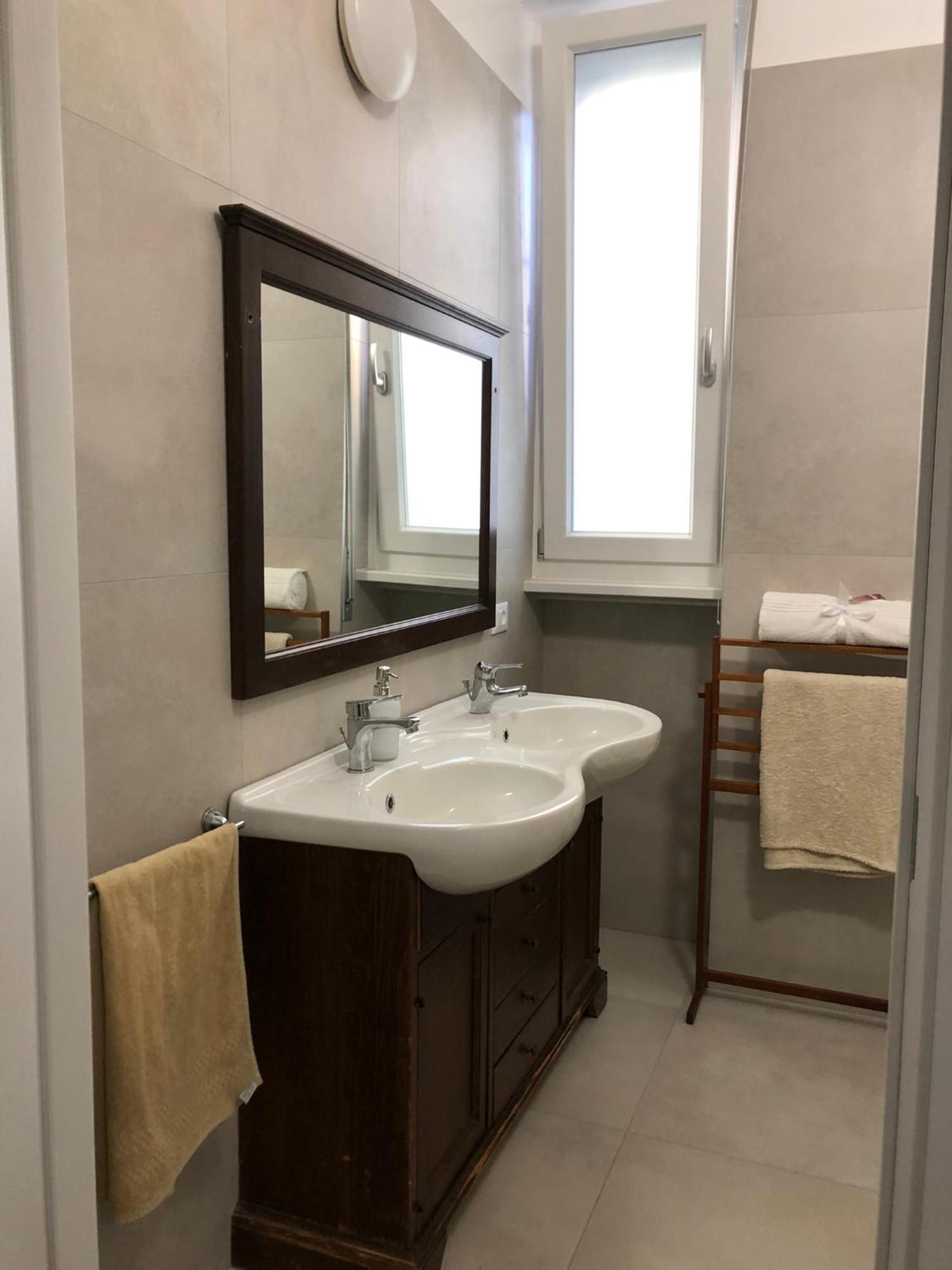 Bilocale In Bande Nere-metro Rossa Duomo Apartamento Milão