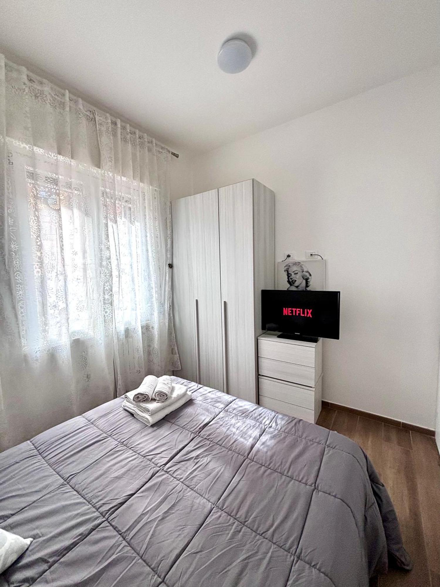 Apartamento Bilocale In Bande Nere-metro Rossa Duomo Milão