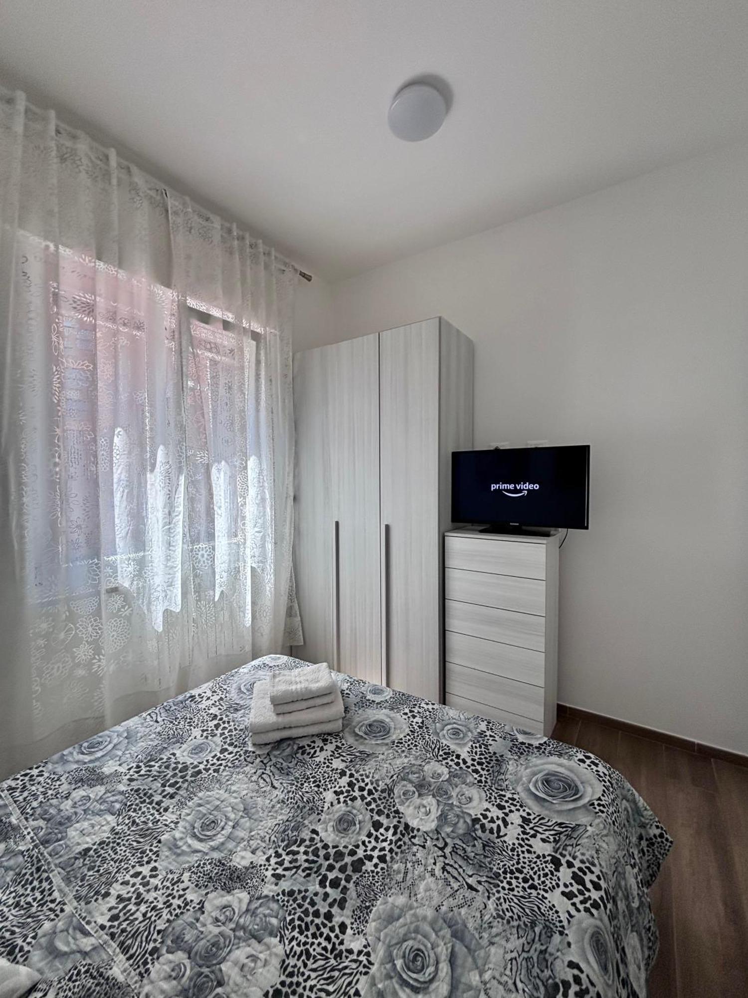 Bilocale In Bande Nere-metro Rossa Duomo Apartamento